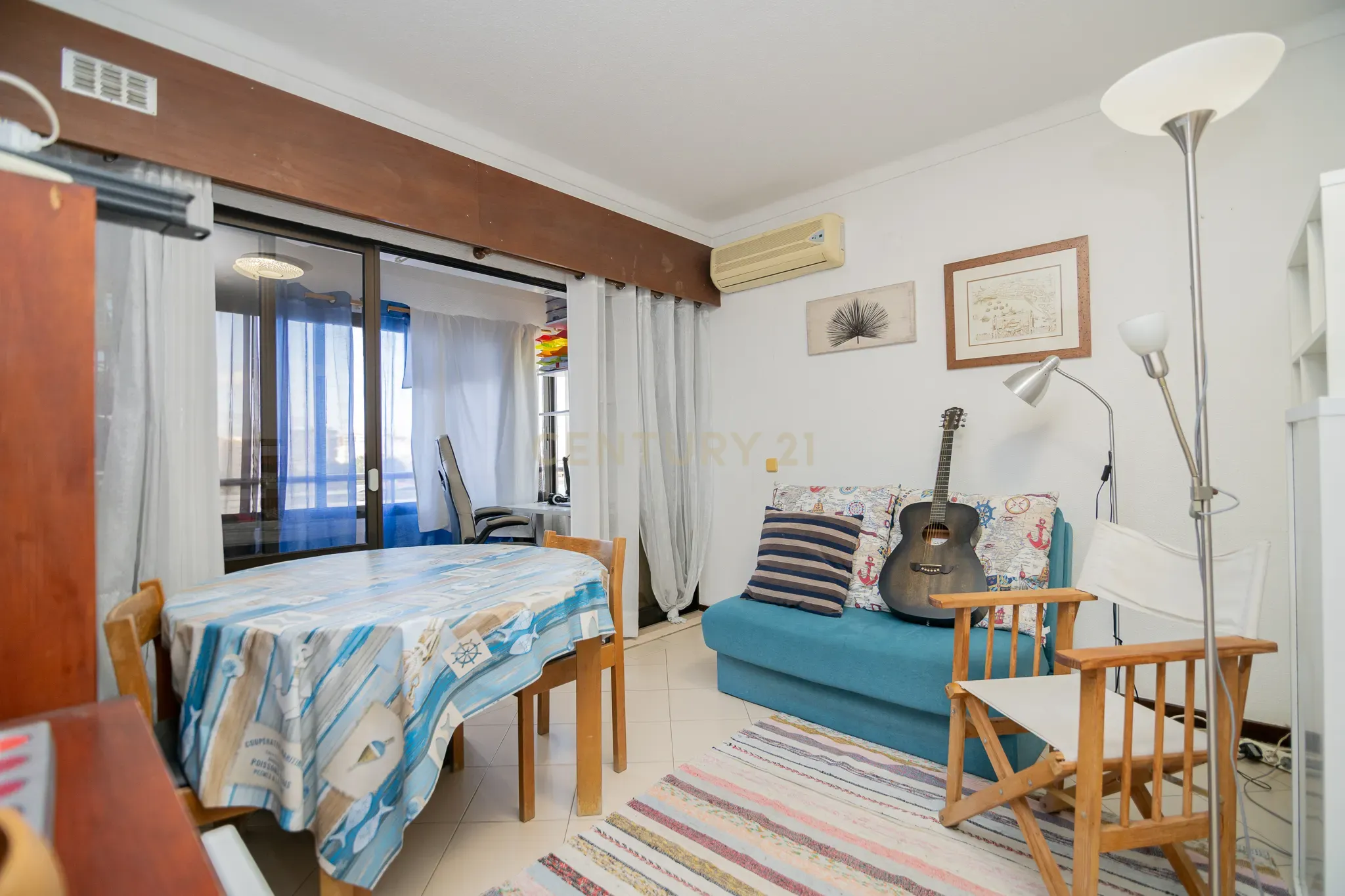 NÃO PERCA ESTA GRANDE OPORTUNIDADE! APARTAMENTO AMPLO, COM MARQUISE FECHADA MUITO BEM LOCALIZADO NO CENTRO DE PORTIMÃO PRÓXIMO DE TODAS AS COMODIDADES E SERVIÇOS E A POUCOS MINUTOS DAS PRAIAS! - Image 16