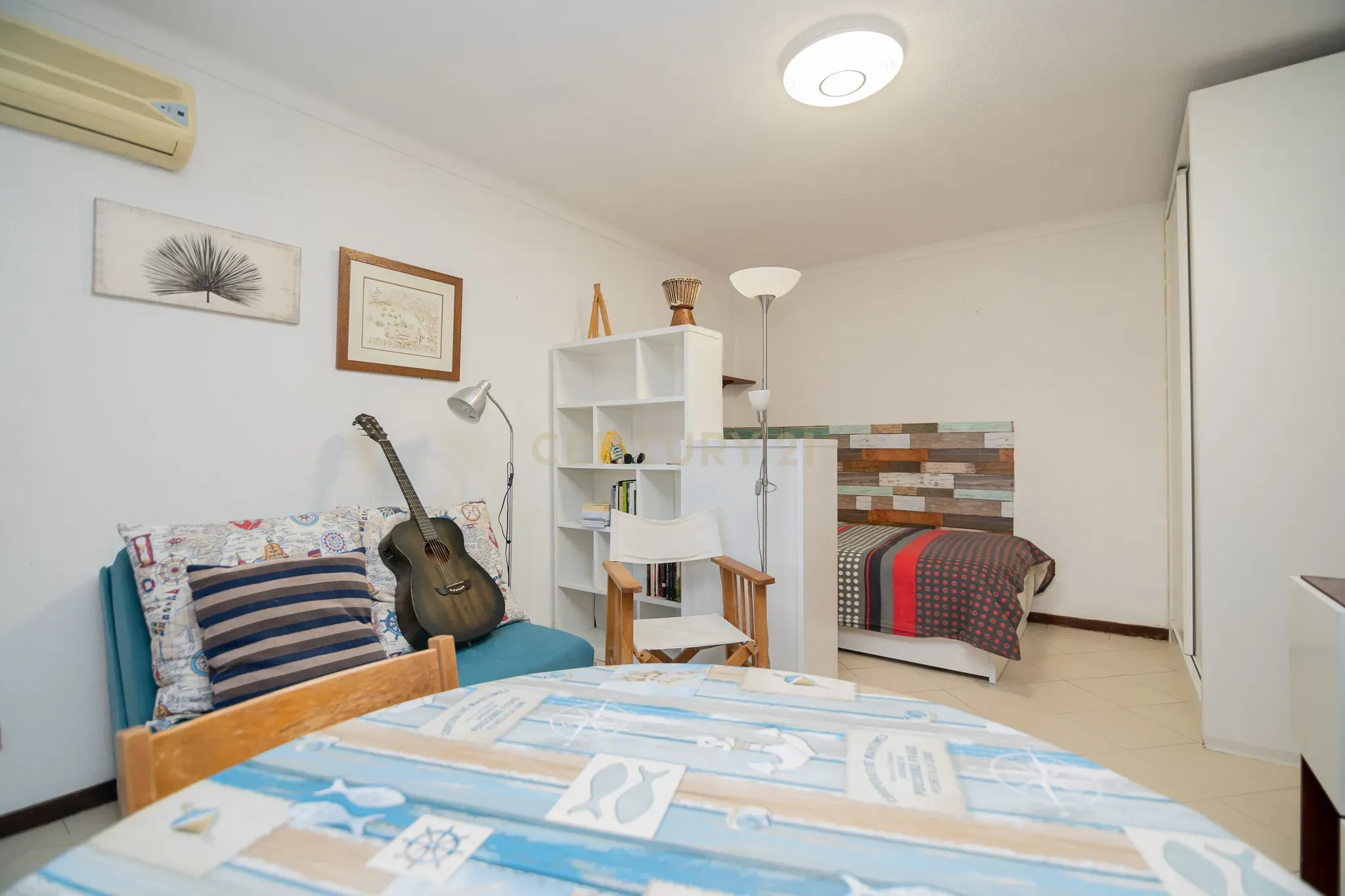 NÃO PERCA ESTA GRANDE OPORTUNIDADE! APARTAMENTO AMPLO, COM MARQUISE FECHADA MUITO BEM LOCALIZADO NO CENTRO DE PORTIMÃO PRÓXIMO DE TODAS AS COMODIDADES E SERVIÇOS E A POUCOS MINUTOS DAS PRAIAS! - Image 1