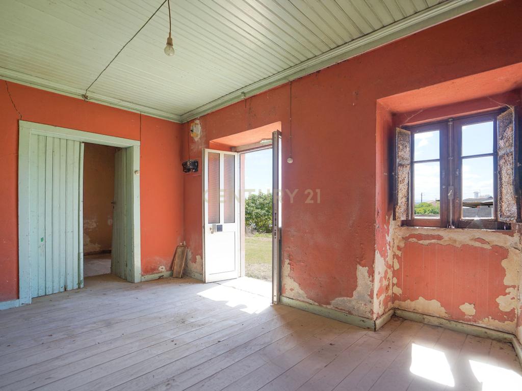 Moradia para Reconstrução em Vila Verde, Coimbra - Image 2