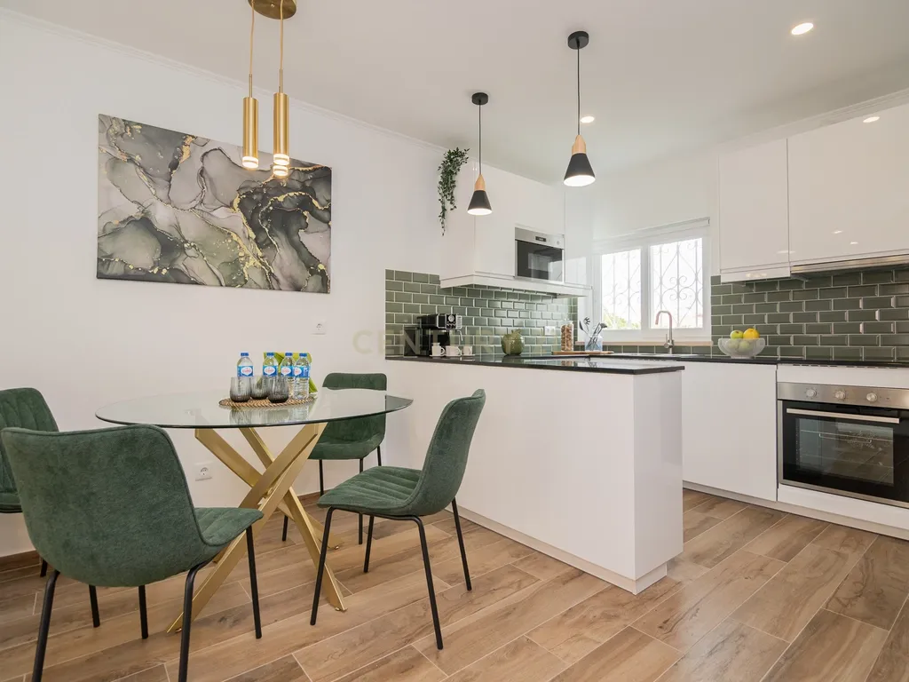 NÃO PERCA ESTA GRANDE OPORTUNIDADE! APARTAMENTO ESTILO VILA T2 ESPAÇOSO E COMPLETAMENTE NOVO COM JARDIM, LUGAR DE ESTACIONAMENTO PRIVADO, ARRECADAÇÃO E TERRAÇO PRIVATIVO AMPLO COM CHURRASQUEIRA MUITO BEM LOCALIZADO PRÓXIMO DE TODAS AS COMODIDADES E SERVIÇ - Image 12
