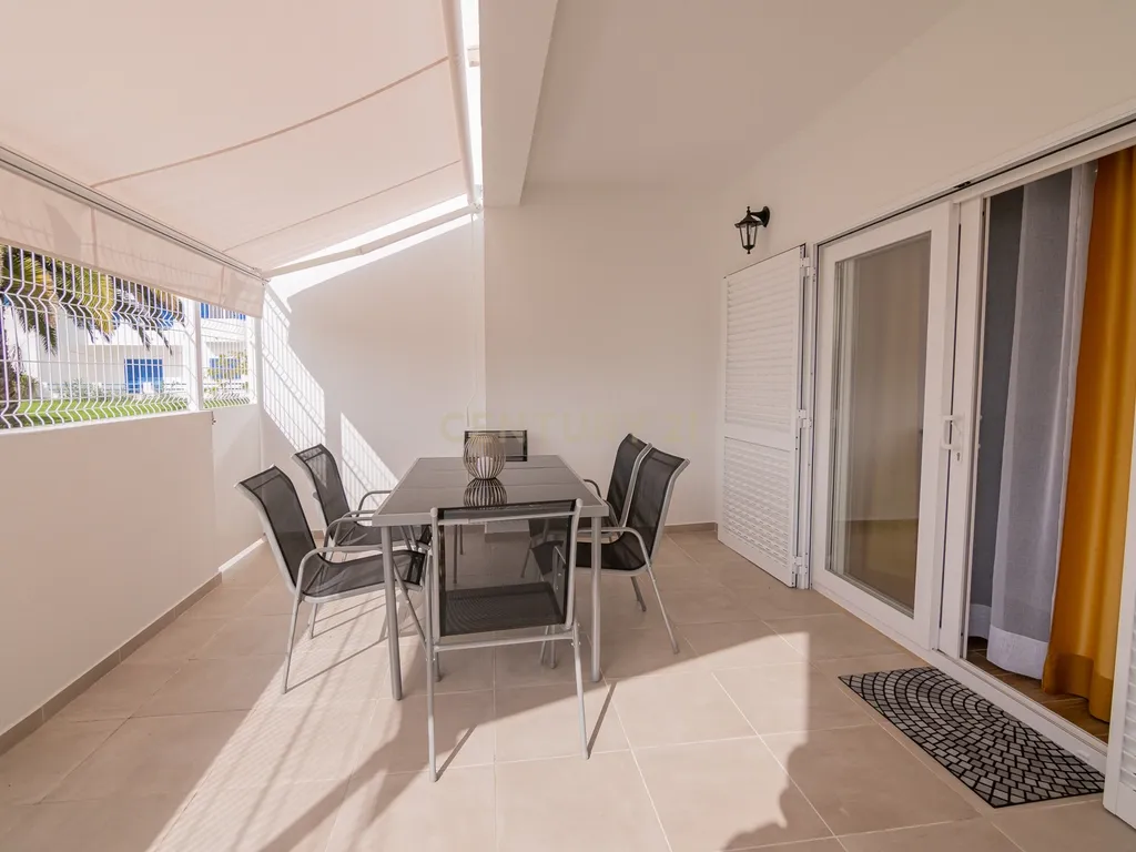 NÃO PERCA ESTA GRANDE OPORTUNIDADE! APARTAMENTO ESTILO VILA T2 ESPAÇOSO E COMPLETAMENTE NOVO COM JARDIM, LUGAR DE ESTACIONAMENTO PRIVADO, ARRECADAÇÃO E TERRAÇO PRIVATIVO AMPLO COM CHURRASQUEIRA MUITO BEM LOCALIZADO PRÓXIMO DE TODAS AS COMODIDADES E SERVIÇ - Image 18
