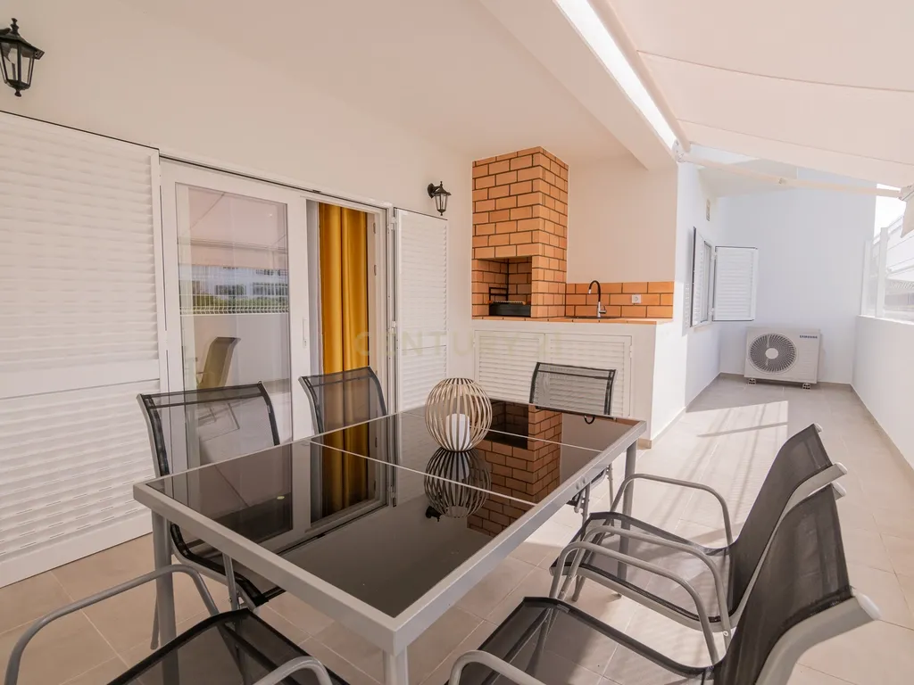 NÃO PERCA ESTA GRANDE OPORTUNIDADE! APARTAMENTO ESTILO VILA T2 ESPAÇOSO E COMPLETAMENTE NOVO COM JARDIM, LUGAR DE ESTACIONAMENTO PRIVADO, ARRECADAÇÃO E TERRAÇO PRIVATIVO AMPLO COM CHURRASQUEIRA MUITO BEM LOCALIZADO PRÓXIMO DE TODAS AS COMODIDADES E SERVIÇ - Image 16