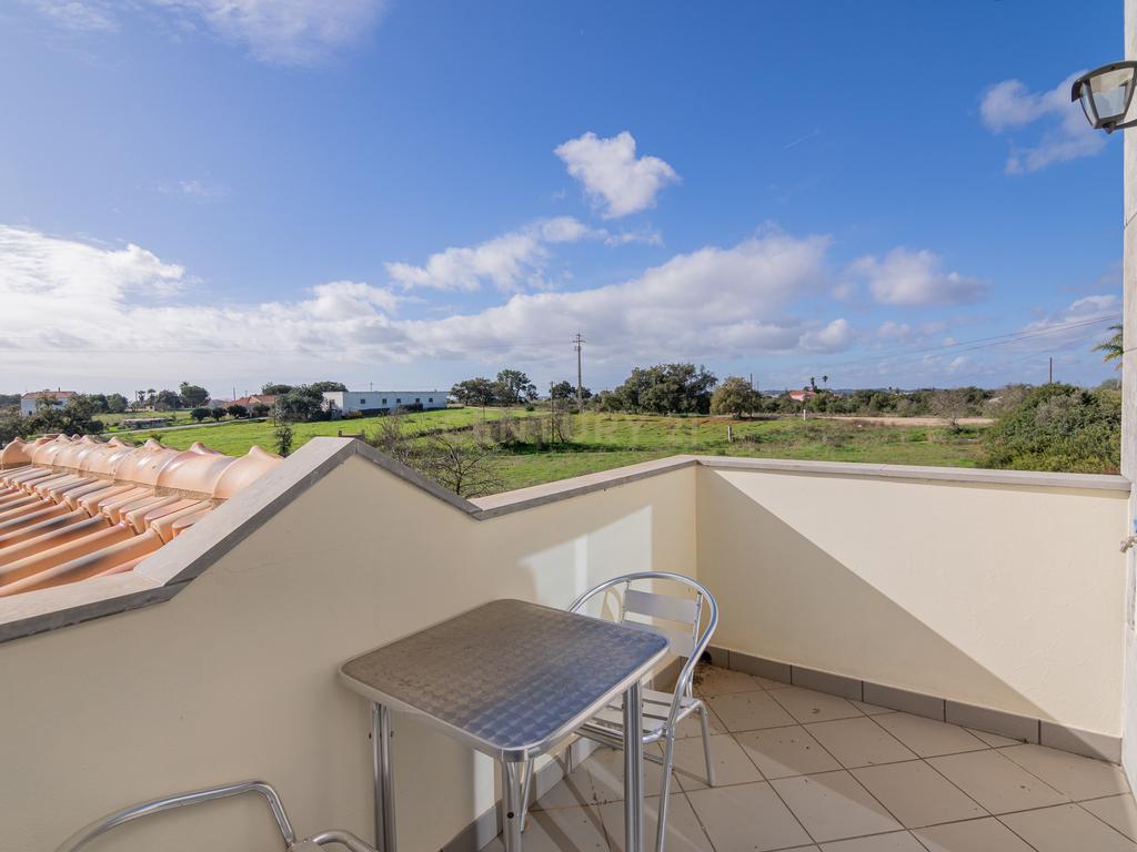 NAO PERCA ESTA GRANDE OPORTUNIDADE! FABULOSA MORADIA DE LUXO INDEPENDENTE V4 COMPLETAMENTE NOVA DE GRANDES DIMENSÕES, COM 6220M2 DE TERRENO, DOIS PISOS, 2 GARAGENS EM BOX PARA 3 CARROS, 3 CASAS DE BANHO, AQUECIMENTO POR PISO RADIANTE, PAINÉIS SOLARES, VAR - Image 52