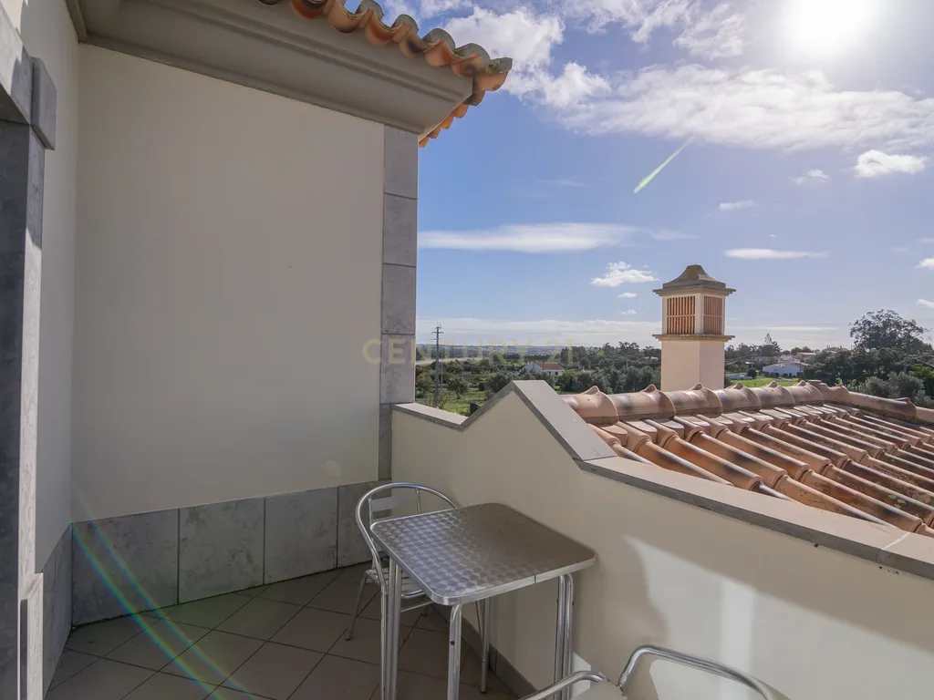 NAO PERCA ESTA GRANDE OPORTUNIDADE! FABULOSA MORADIA DE LUXO INDEPENDENTE V4 COMPLETAMENTE NOVA DE GRANDES DIMENSÕES, COM 6220M2 DE TERRENO, DOIS PISOS, 2 GARAGENS EM BOX PARA 3 CARROS, 3 CASAS DE BANHO, AQUECIMENTO POR PISO RADIANTE, PAINÉIS SOLARES, VAR - Image 53