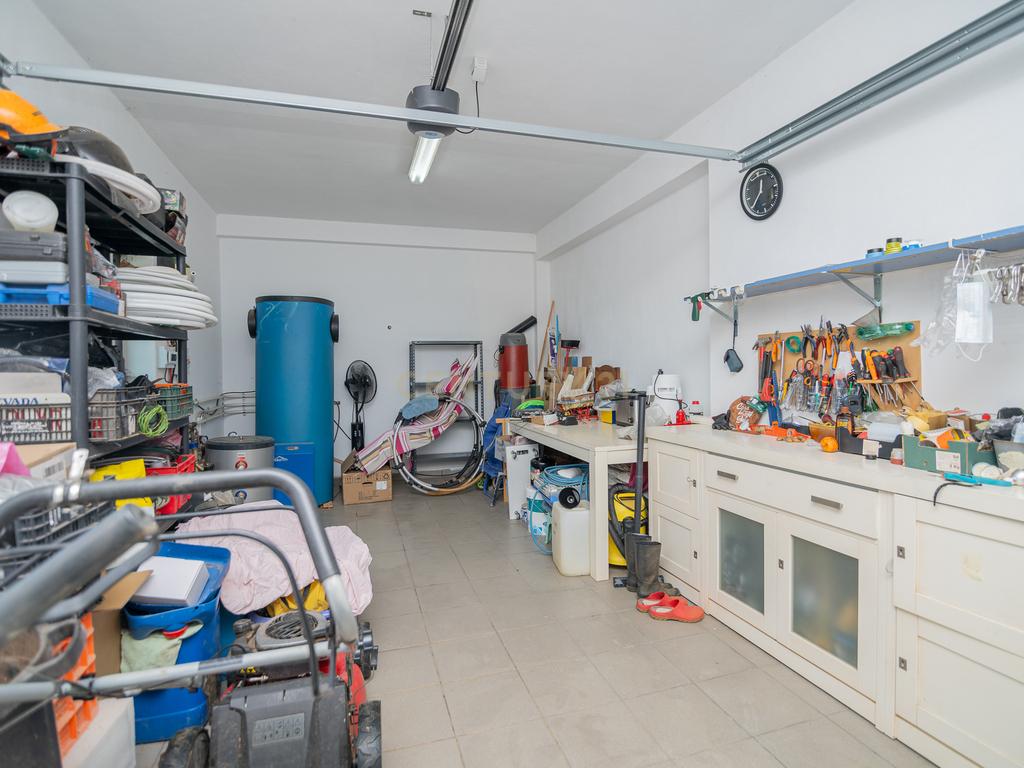 NAO PERCA ESTA GRANDE OPORTUNIDADE! FABULOSA MORADIA DE LUXO INDEPENDENTE V4 COMPLETAMENTE NOVA DE GRANDES DIMENSÕES, COM 6220M2 DE TERRENO, DOIS PISOS, 2 GARAGENS EM BOX PARA 3 CARROS, 3 CASAS DE BANHO, AQUECIMENTO POR PISO RADIANTE, PAINÉIS SOLARES, VAR - Image 56