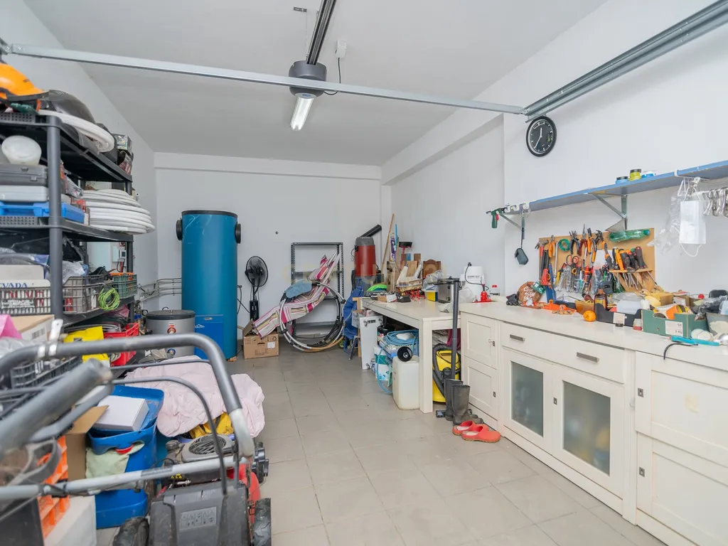 NAO PERCA ESTA GRANDE OPORTUNIDADE! FABULOSA MORADIA DE LUXO INDEPENDENTE V4 COMPLETAMENTE NOVA DE GRANDES DIMENSÕES, COM 6220M2 DE TERRENO, DOIS PISOS, 2 GARAGENS EM BOX PARA 3 CARROS, 3 CASAS DE BANHO, AQUECIMENTO POR PISO RADIANTE, PAINÉIS SOLARES, VAR - Image 56