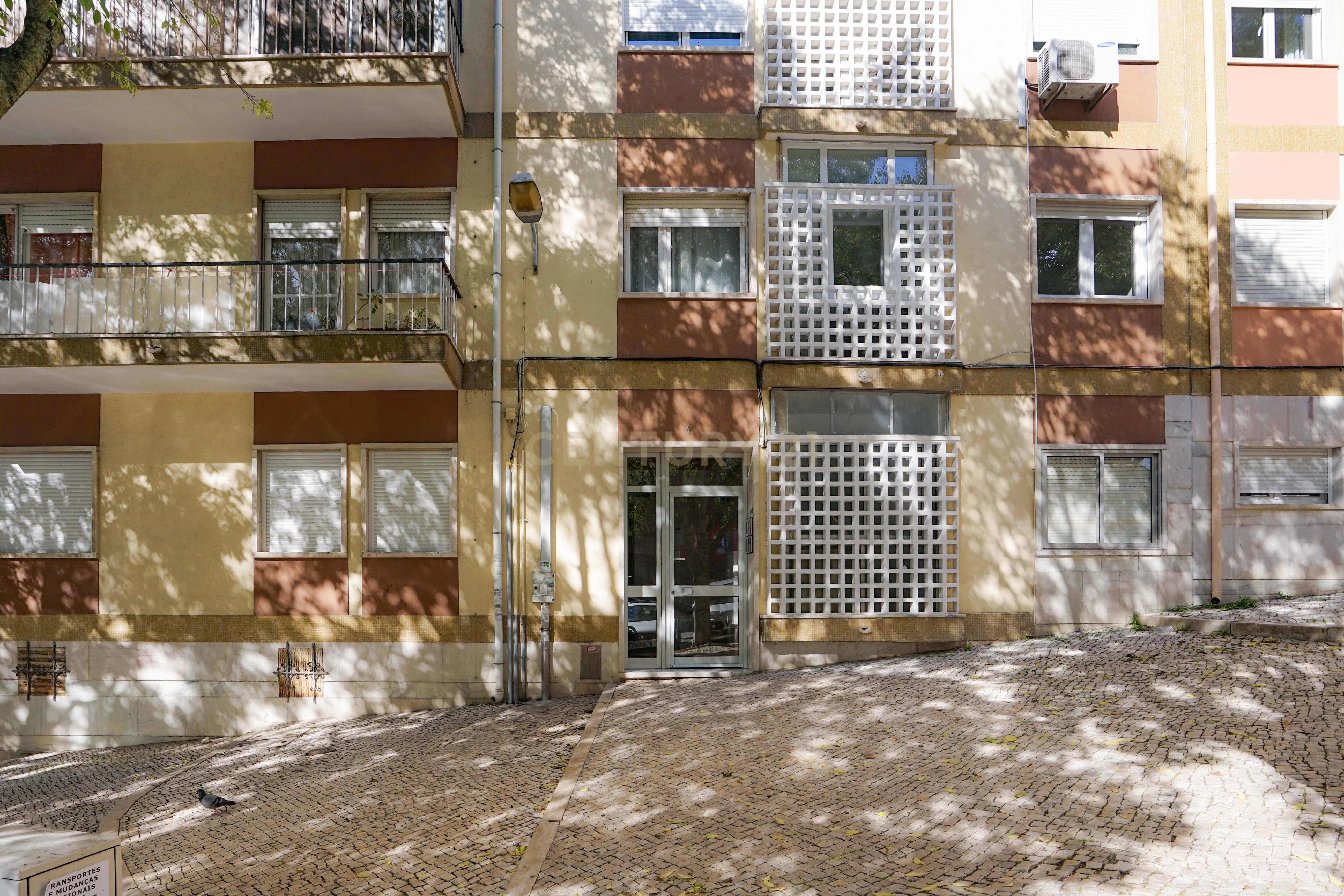 Apartamento T2 em Campolide - Image 18