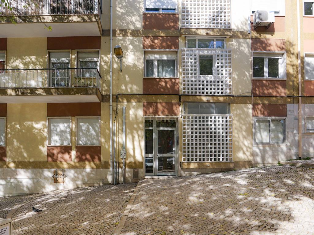 Apartamento T2 em Campolide - Image 18