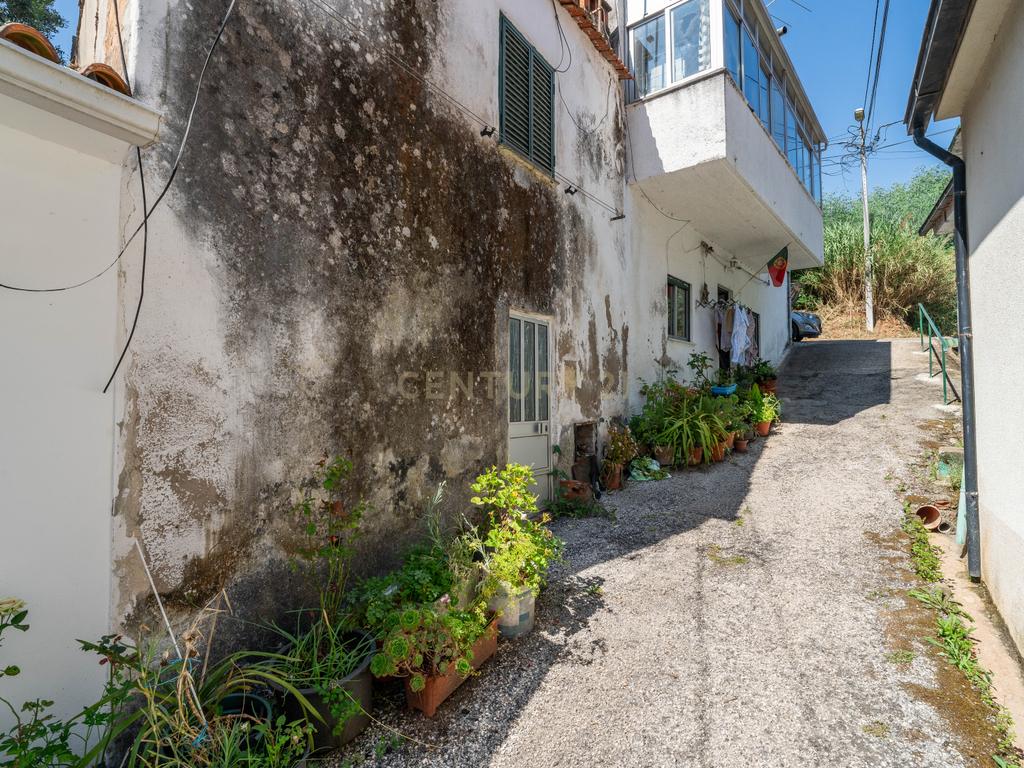 Moradia em Banda - Santo António dos Olivais - Image 3