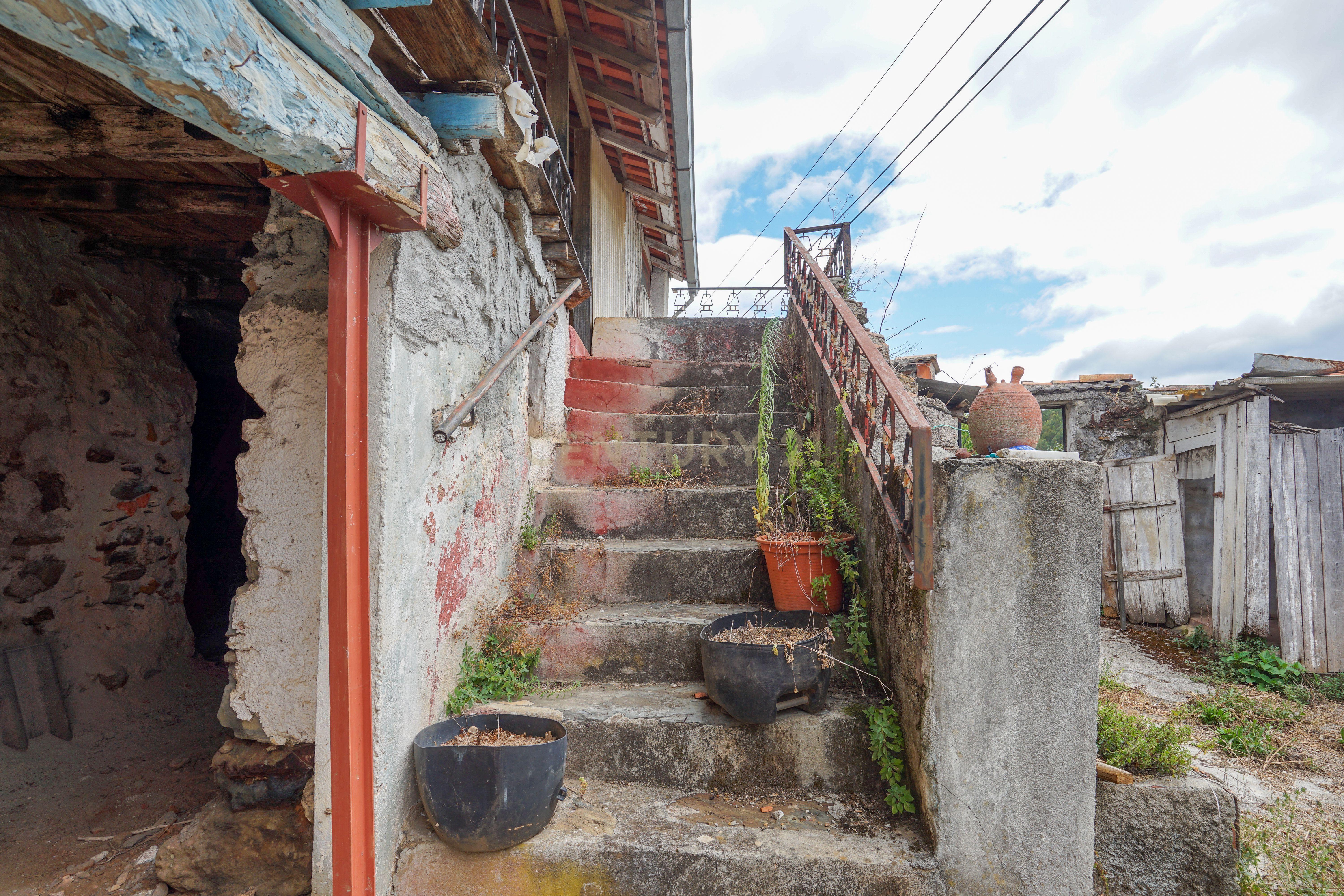 Moradia para reconstruir - C/ terreno para construção - Image 14