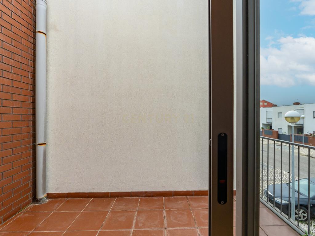 Moradia T4 na Alta de Lisboa - Image 20