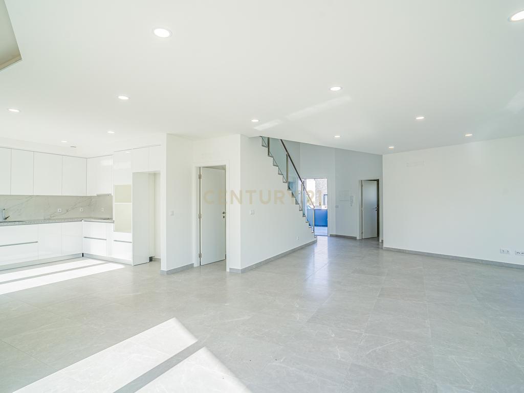 Moradia T4 nova, á estreia em Campo, Caldas da Rainha - Image 7