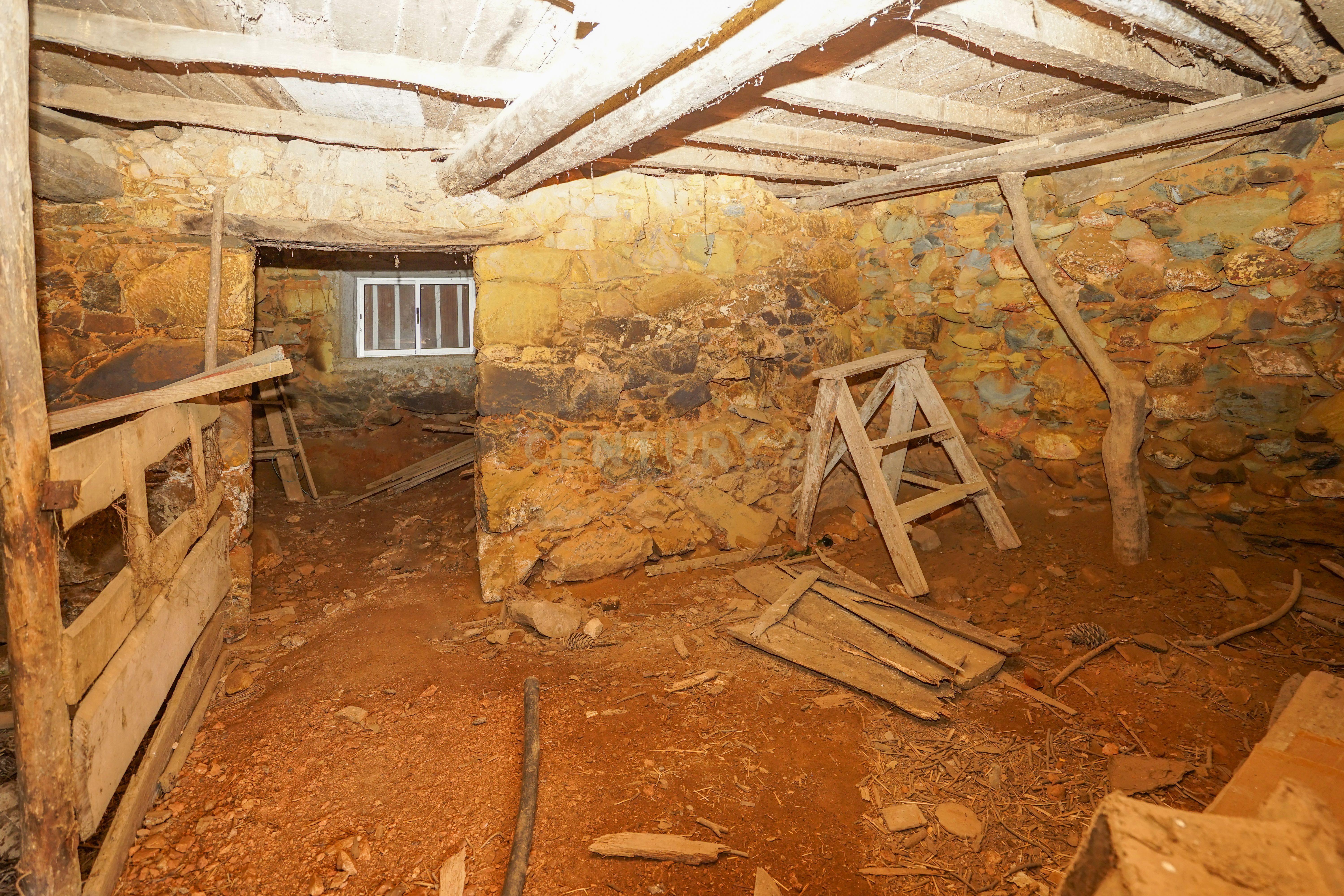 Moradia para reconstruir - C/ terreno para construção - Image 12