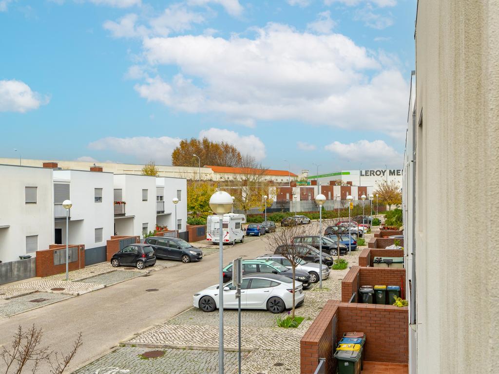 Moradia T4 na Alta de Lisboa - Image 22