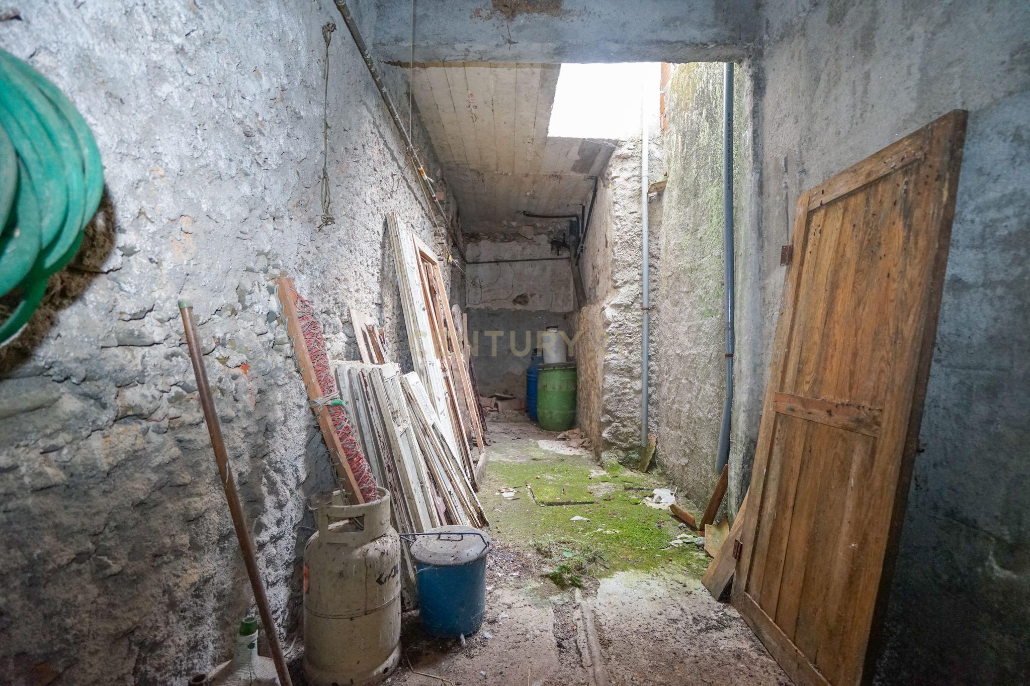 Casa p/remodelar parcialmente na Lousã, com pátio a 2 Km do centro da Vila - Image 33