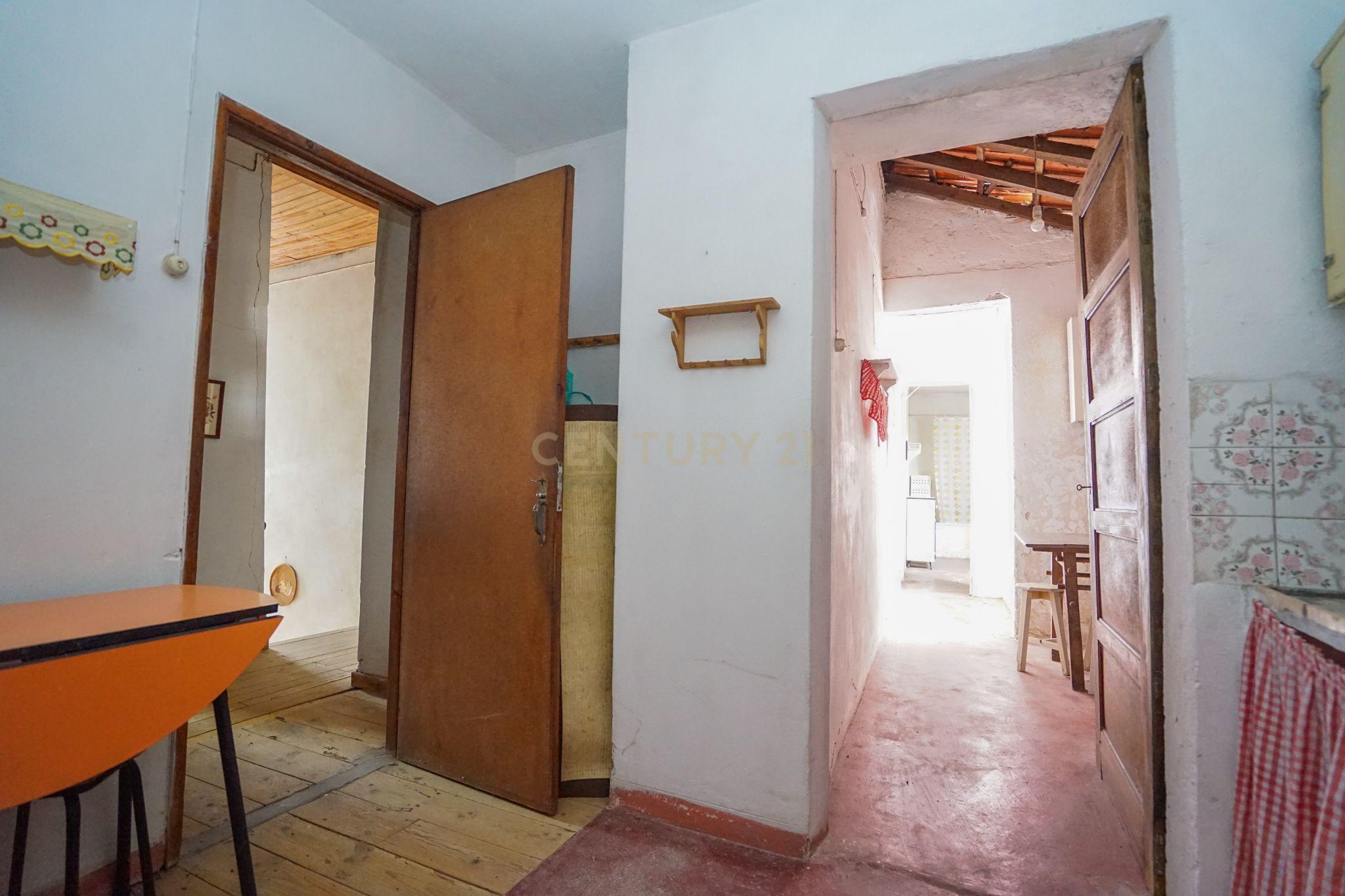 Casa p/remodelar parcialmente na Lousã, com pátio a 2 Km do centro da Vila - Image 19