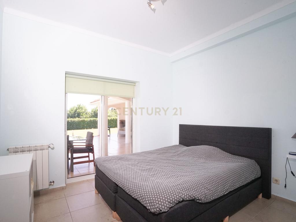 Moradia T3 + T2 térrea com anexo ,piscina,garagem e jardim com vistas panorâmicas numa localização única a 5 min. de V.N de Poiares - Image 24