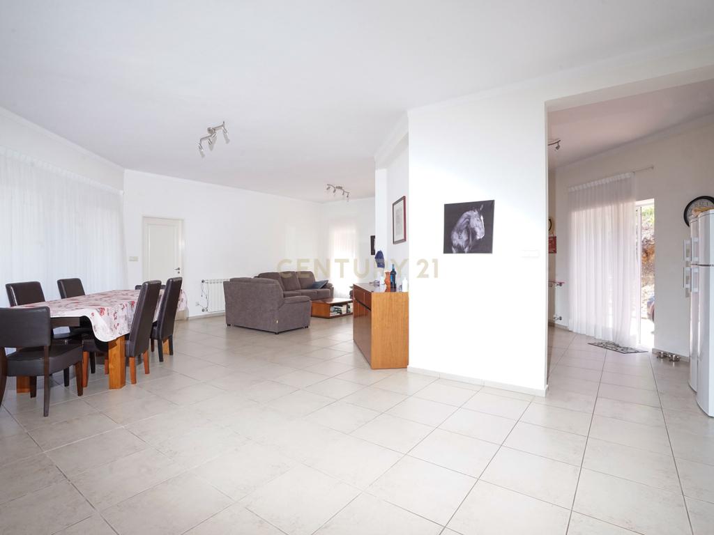 Moradia T3 + T2 térrea com anexo ,piscina,garagem e jardim com vistas panorâmicas numa localização única a 5 min. de V.N de Poiares - Image 16