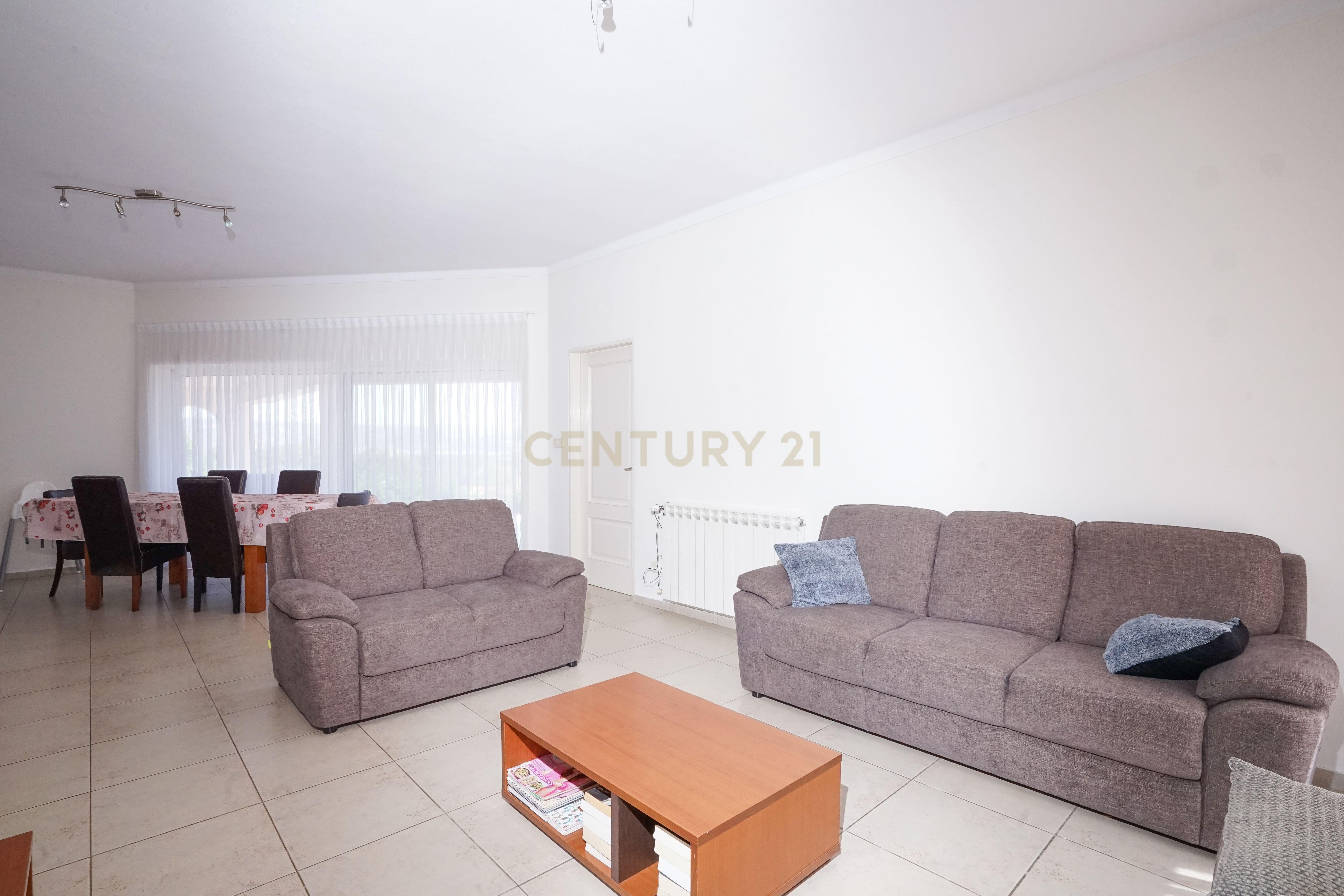 Moradia T3 + T2 térrea com anexo ,piscina,garagem e jardim com vistas panorâmicas numa localização única a 5 min. de V.N de Poiares - Image 14
