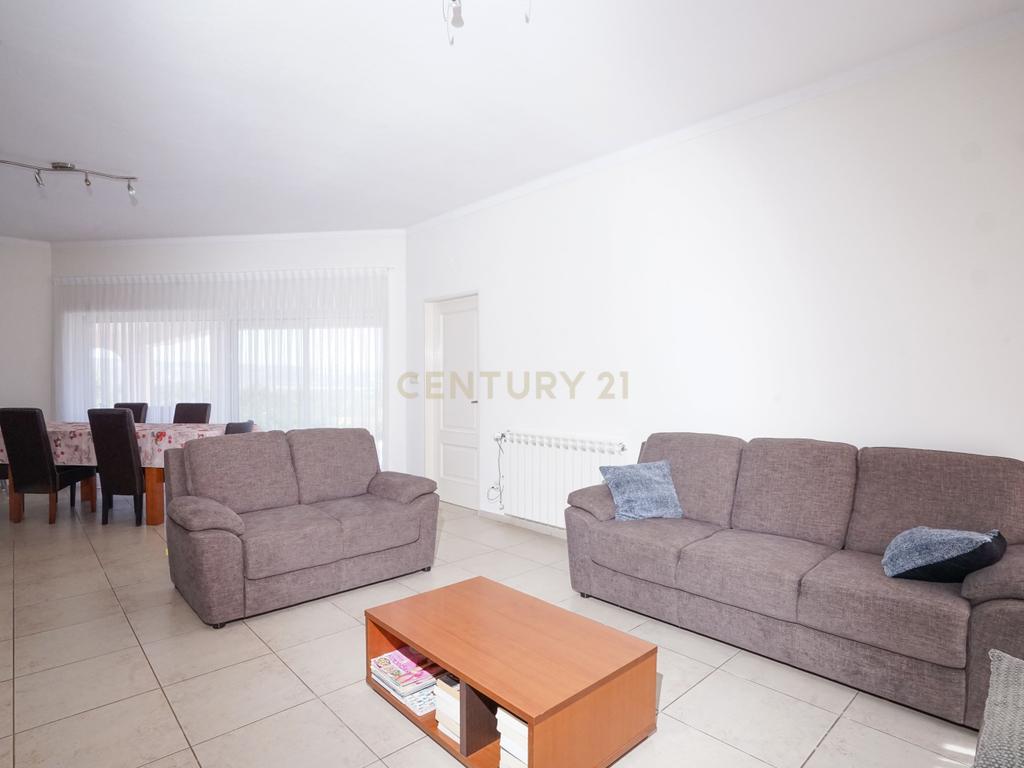 Moradia T3 + T2 térrea com anexo ,piscina,garagem e jardim com vistas panorâmicas numa localização única a 5 min. de V.N de Poiares - Image 14
