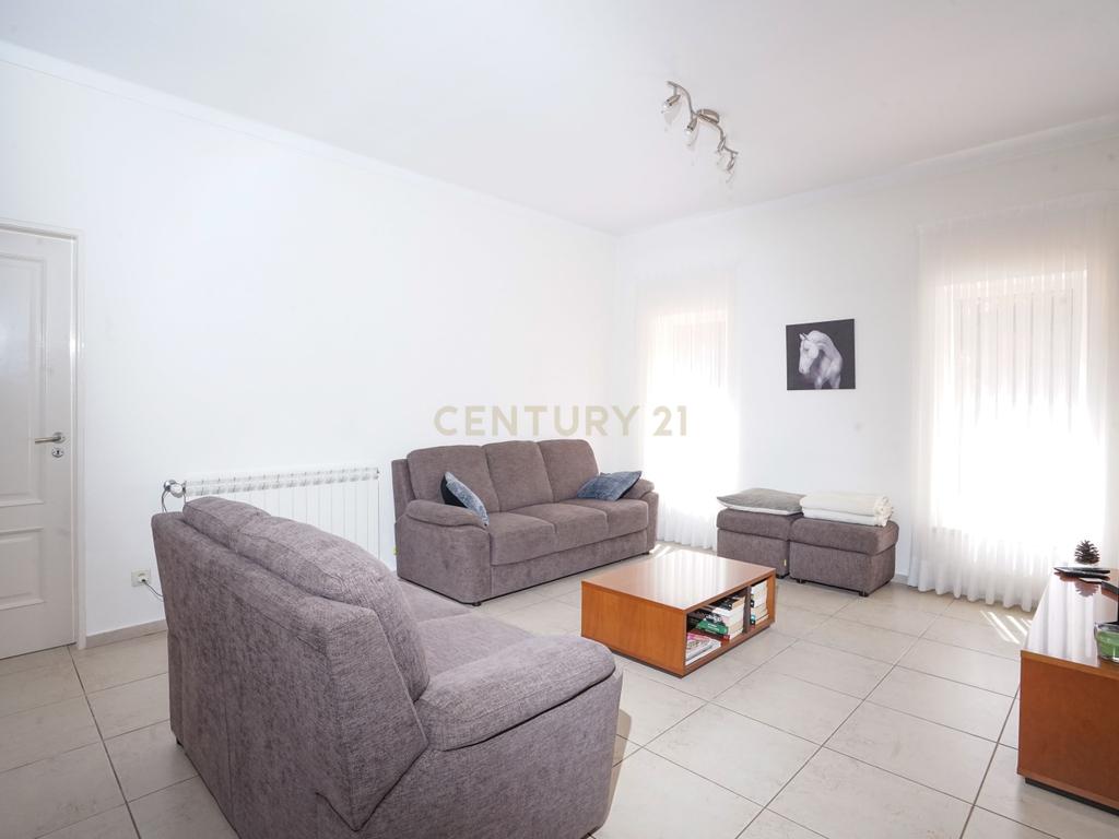 Moradia T3 + T2 térrea com anexo ,piscina,garagem e jardim com vistas panorâmicas numa localização única a 5 min. de V.N de Poiares - Image 17