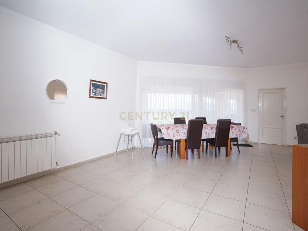Moradia T3 + T2 térrea com anexo ,piscina,garagem e jardim com vistas panorâmicas numa localização única a 5 min. de V.N de Poiares - Image 18