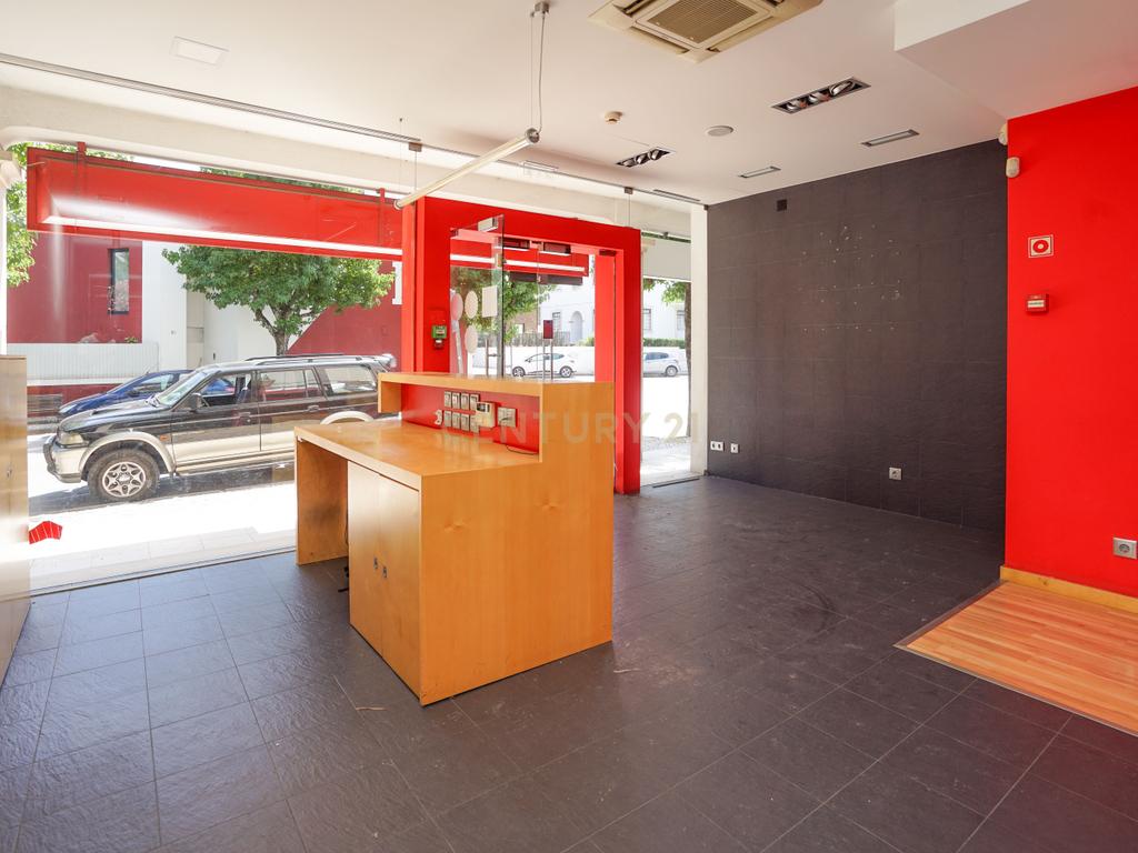 Loja para arrendamento no centro da Lousã - Image 7