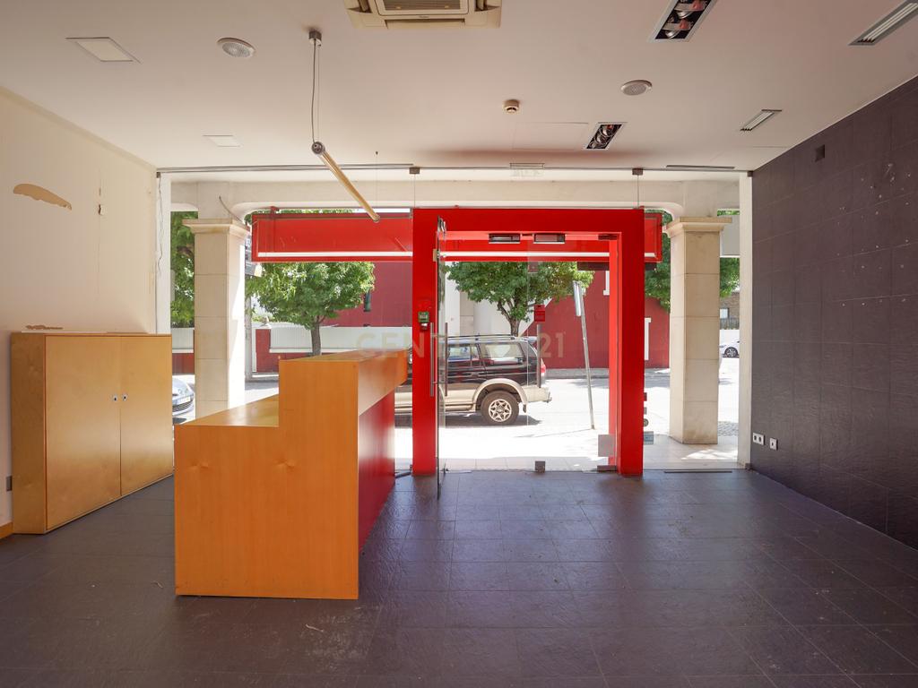 Loja para arrendamento no centro da Lousã - Image 8