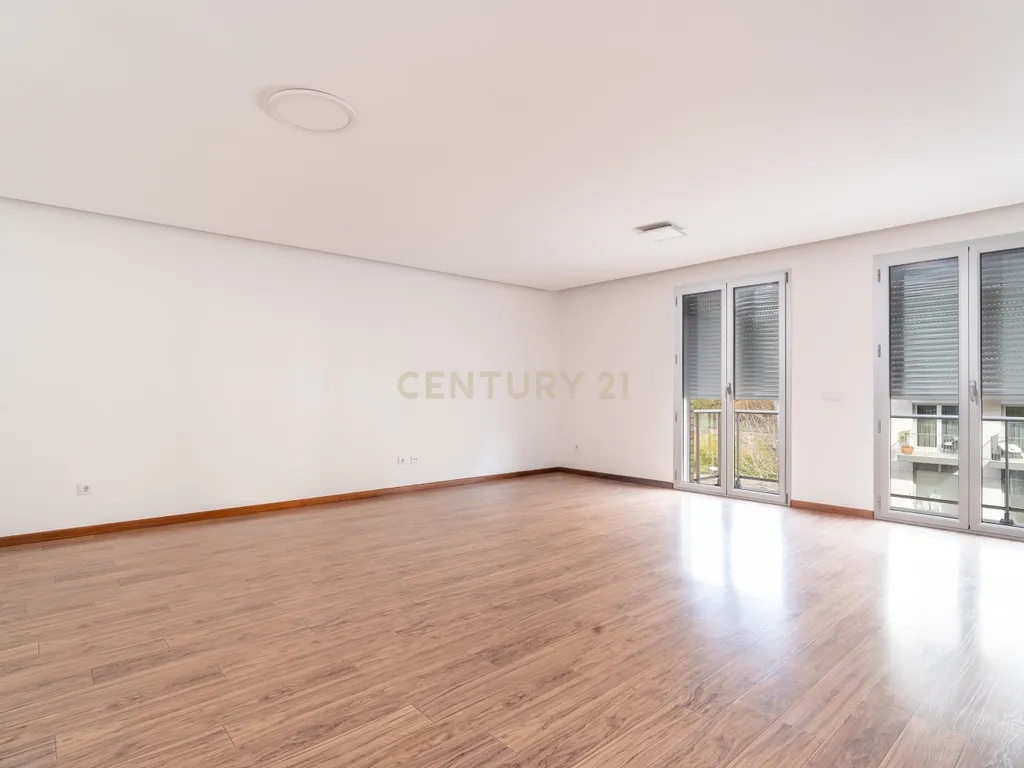 Arrendamento | Apartamento T1 c/lugar aparcamento e piscina na Quinta da Portela, Coimbra - Image 2