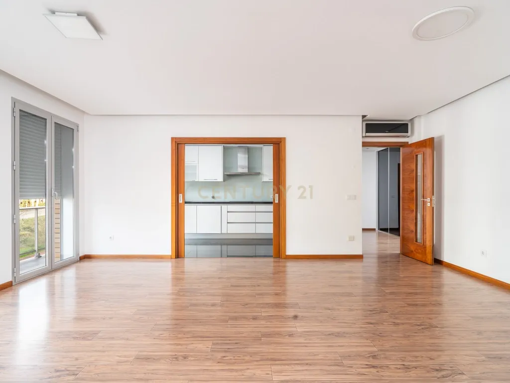 Arrendamento | Apartamento T1 c/lugar aparcamento e piscina na Quinta da Portela, Coimbra - Image 1