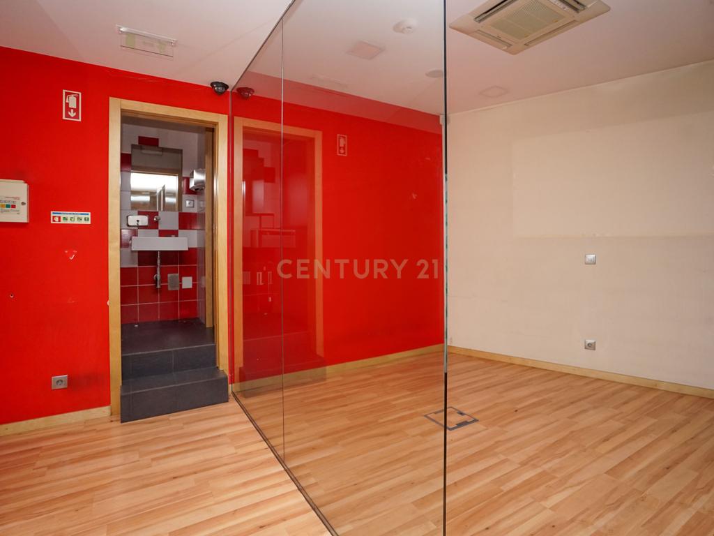 Loja para arrendamento no centro da Lousã - Image 14