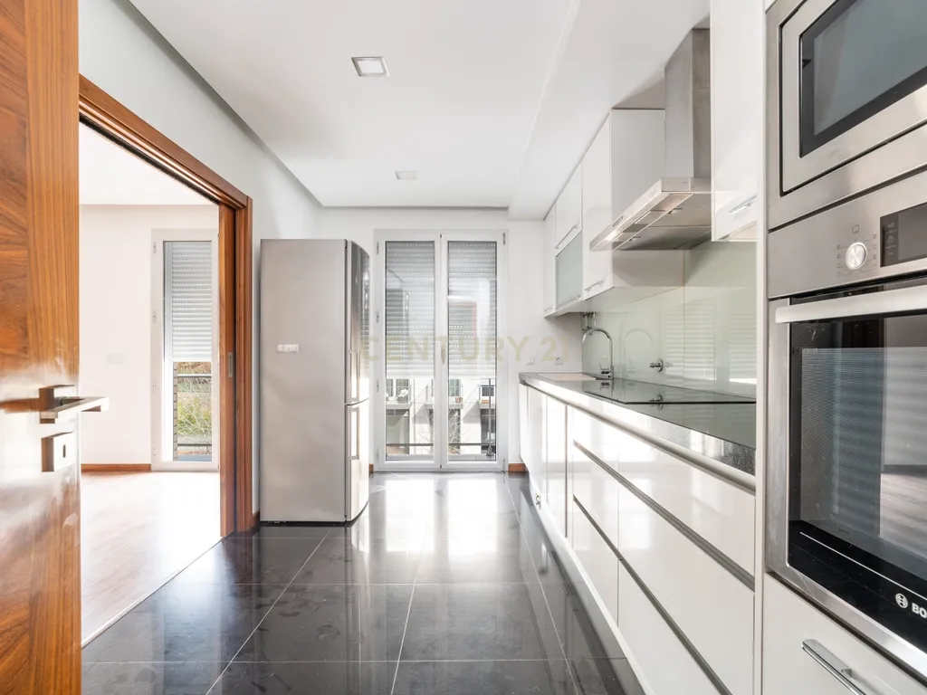 Arrendamento | Apartamento T1 c/lugar aparcamento e piscina na Quinta da Portela, Coimbra - Image 7