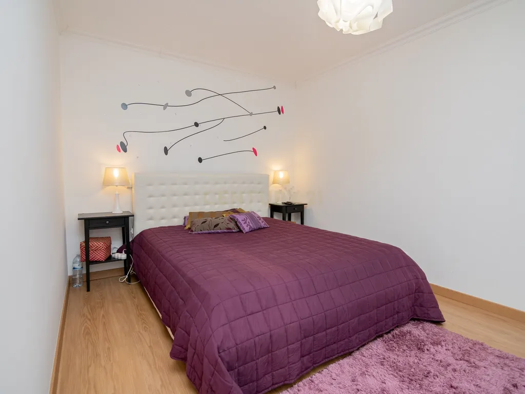 NÃO PERCA ESTA GRANDE OPORTUNIDADE! APARTAMENTO T3 MODERNO E ESPAÇOSO COMPLETAMENTE REMODELADO COM LUGAR DE ESTACIONAMENTO PRIVADO E COBERTO, DUAS CASAS DE BANHO, ARRECADAÇÃO E DUAS AMPLAS VARANDAS MUITO BEM LOCALIZADO NUMA DAS MELHORES ZONAS DE PORTIMAO - Image 26
