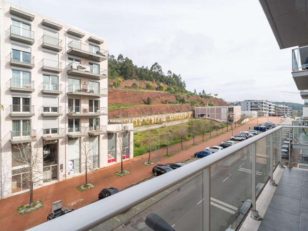 Arrendamento | Apartamento T1 c/lugar aparcamento e piscina na Quinta da Portela, Coimbra - Image 3