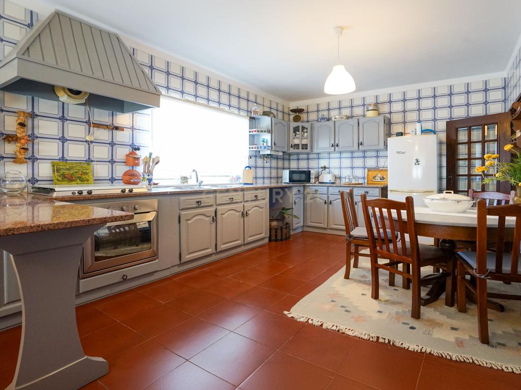 Casa Isolada em Coimbra com 5 Quartos e 4 Casas de Banho - Image 4