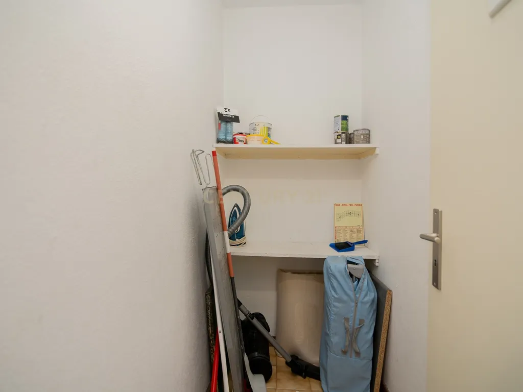 NÃO PERCA ESTA GRANDE OPORTUNIDADE! FANTÁSTICO APARTAMENTO T1 ESPAÇOSO EM CONDOMINIO FECHADO COM AMPLA VARANDA, PISCINA, RECEPÇÃO E SEGURANÇA 24H A PASSOS DA PRAIA! - Image 20