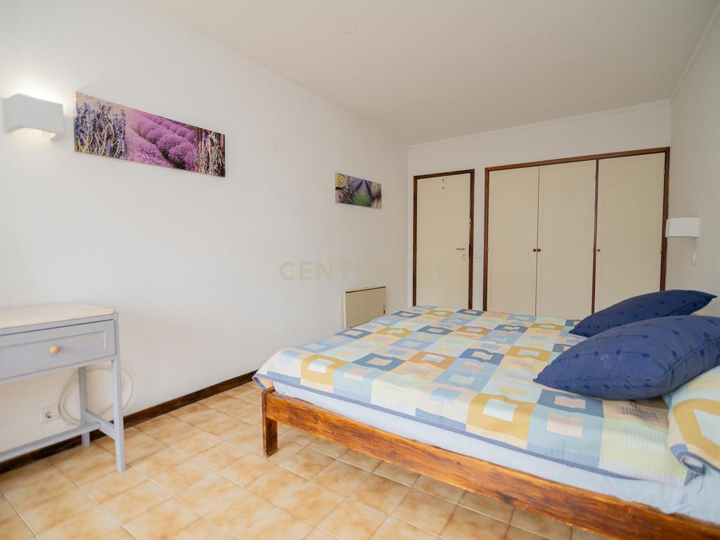 NÃO PERCA ESTA GRANDE OPORTUNIDADE! FANTÁSTICO APARTAMENTO T1 ESPAÇOSO EM CONDOMINIO FECHADO COM AMPLA VARANDA, PISCINA, RECEPÇÃO E SEGURANÇA 24H A PASSOS DA PRAIA! - Image 24