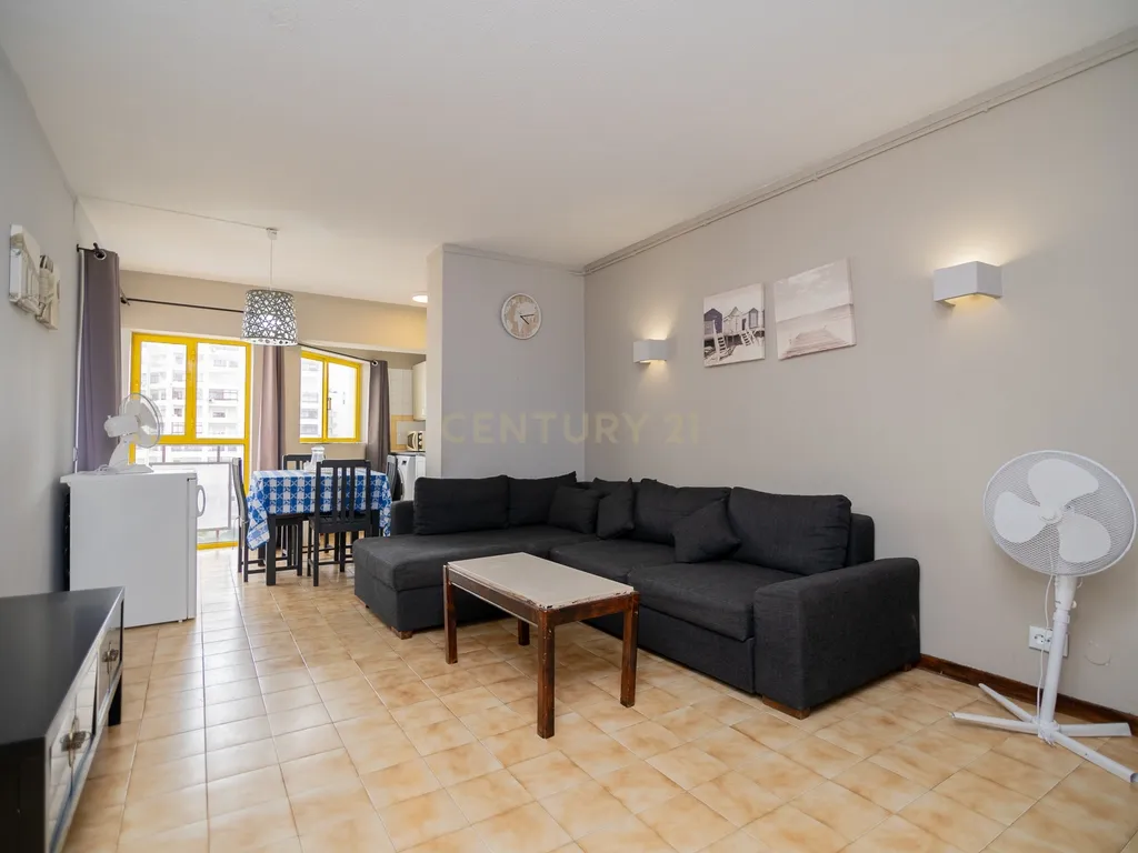 NÃO PERCA ESTA GRANDE OPORTUNIDADE! FANTÁSTICO APARTAMENTO T1 ESPAÇOSO EM CONDOMINIO FECHADO COM AMPLA VARANDA, PISCINA, RECEPÇÃO E SEGURANÇA 24H A PASSOS DA PRAIA! - Image 15
