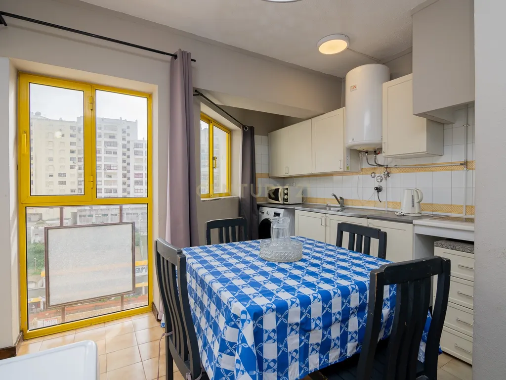 NÃO PERCA ESTA GRANDE OPORTUNIDADE! FANTÁSTICO APARTAMENTO T1 ESPAÇOSO EM CONDOMINIO FECHADO COM AMPLA VARANDA, PISCINA, RECEPÇÃO E SEGURANÇA 24H A PASSOS DA PRAIA! - Image 17