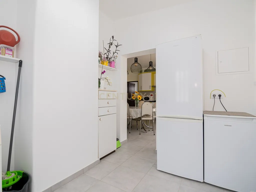 NAO PERCA ESTA GRANDE OPORTUNIDADE! FABULOSA MORADIA T4 DE GRANDES DIMENSÕES COM DOIS PISOS, GARAGEM EM BOX, AMPLO LOGRADOURO, TERRAÇO E JARDIM MUITO BEM LOCALIZADO EM ZONA TRANQUILA PRÓXIMA DE TODAS AS COMODIDADES E SERVIÇOS - Image 12