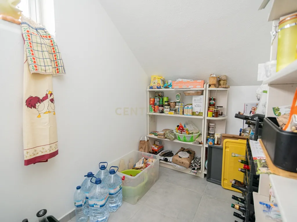 NAO PERCA ESTA GRANDE OPORTUNIDADE! FABULOSA MORADIA T4 DE GRANDES DIMENSÕES COM DOIS PISOS, GARAGEM EM BOX, AMPLO LOGRADOURO, TERRAÇO E JARDIM MUITO BEM LOCALIZADO EM ZONA TRANQUILA PRÓXIMA DE TODAS AS COMODIDADES E SERVIÇOS - Image 24