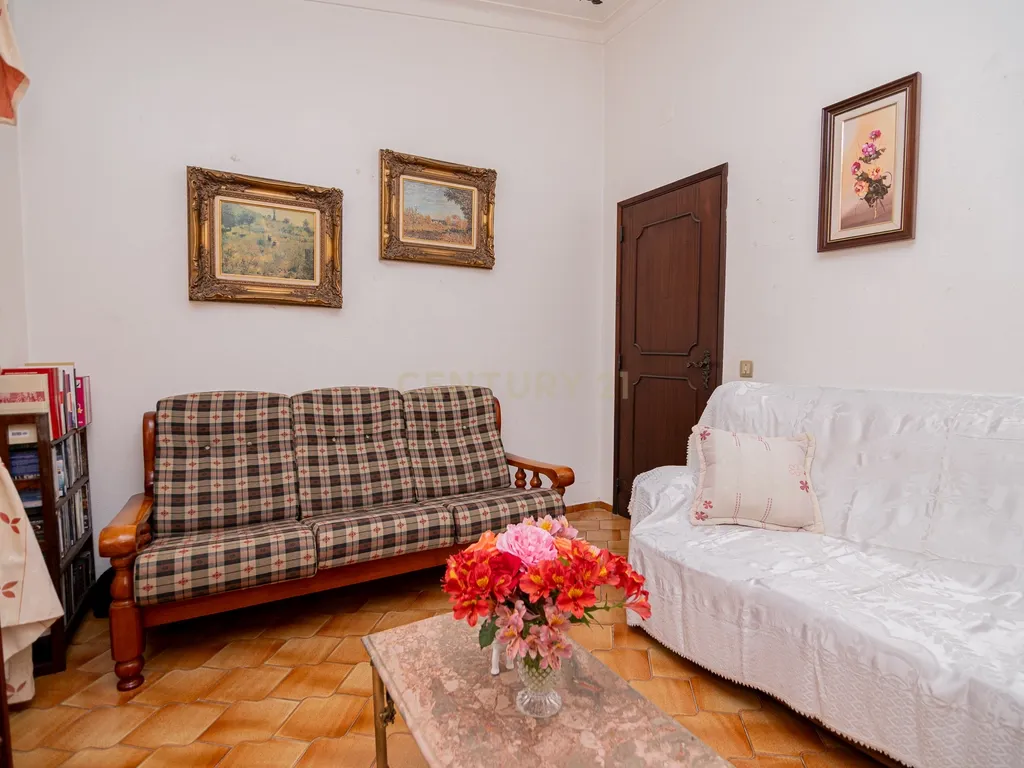 NAO PERCA ESTA GRANDE OPORTUNIDADE! FABULOSA MORADIA T4 DE GRANDES DIMENSÕES COM DOIS PISOS, GARAGEM EM BOX, AMPLO LOGRADOURO, TERRAÇO E JARDIM MUITO BEM LOCALIZADO EM ZONA TRANQUILA PRÓXIMA DE TODAS AS COMODIDADES E SERVIÇOS - Image 23