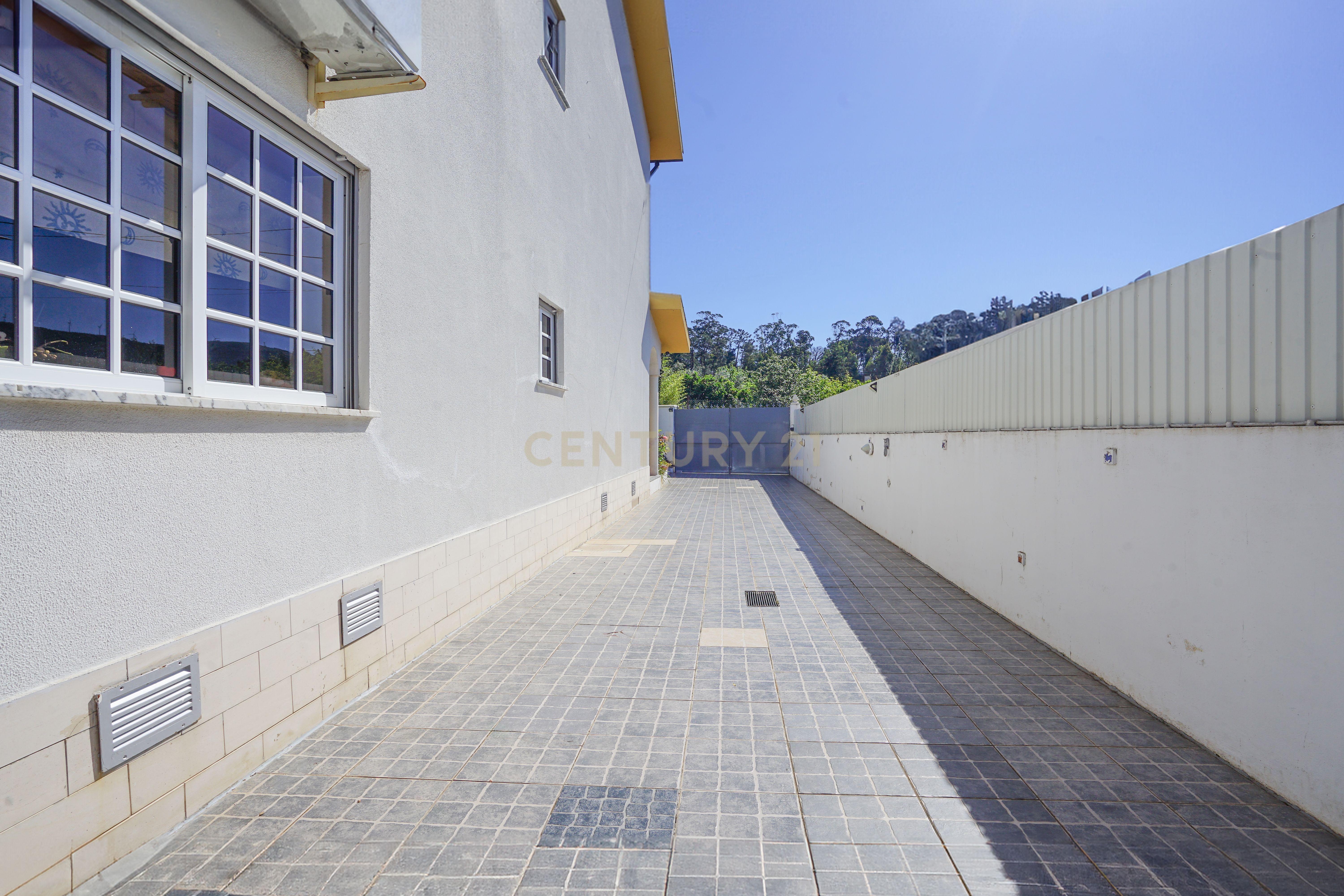 Moradia T4 - Miranda do Corvo - Image 32