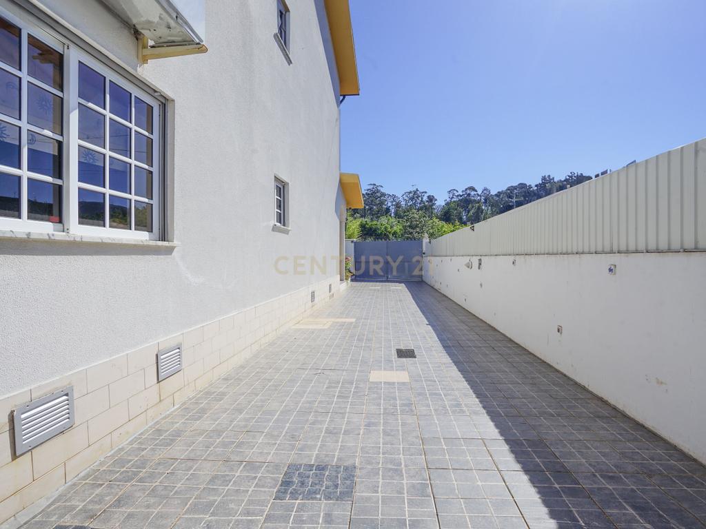 Moradia T4 - Miranda do Corvo - Image 32