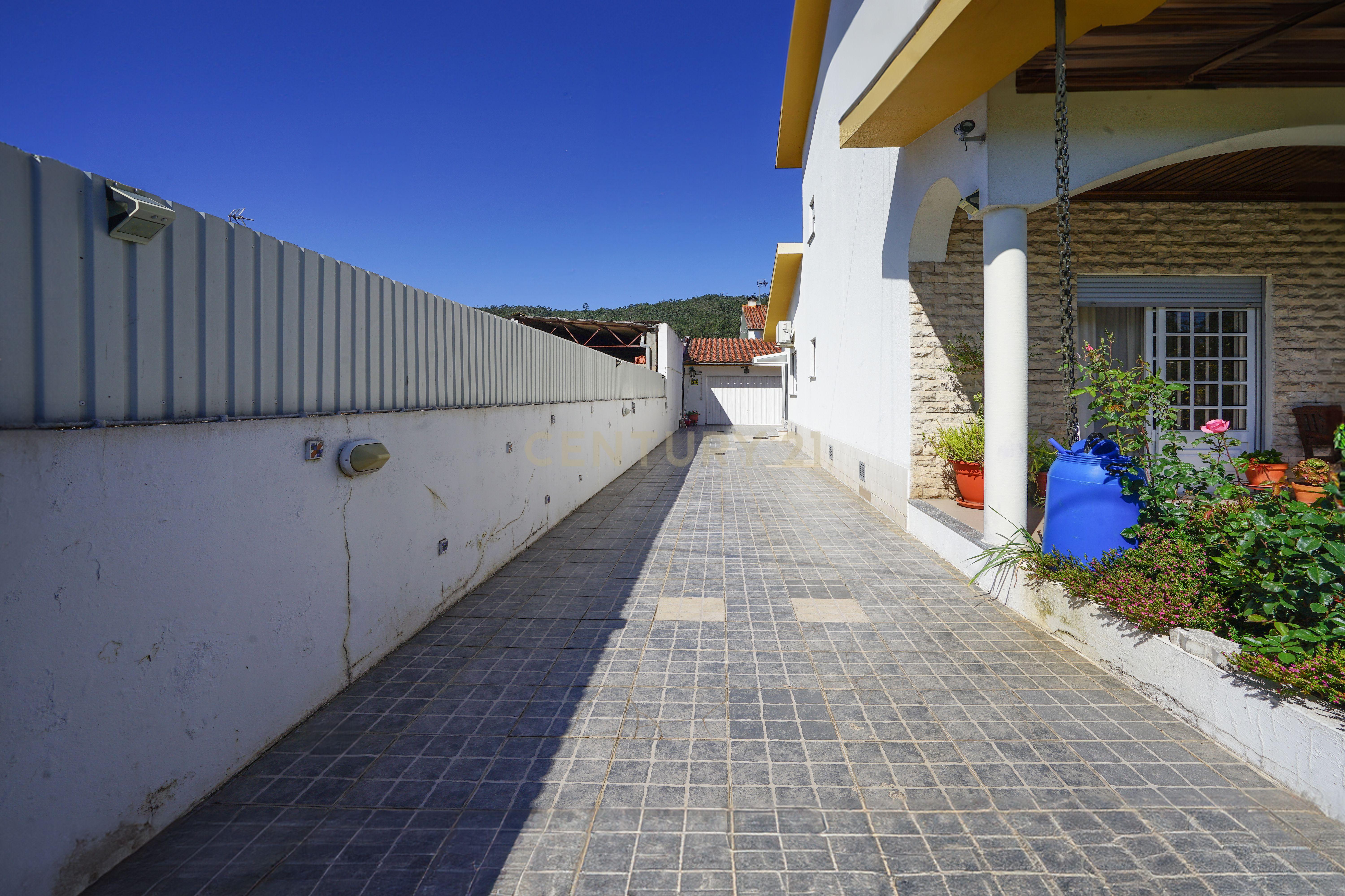 Moradia T4 - Miranda do Corvo - Image 40