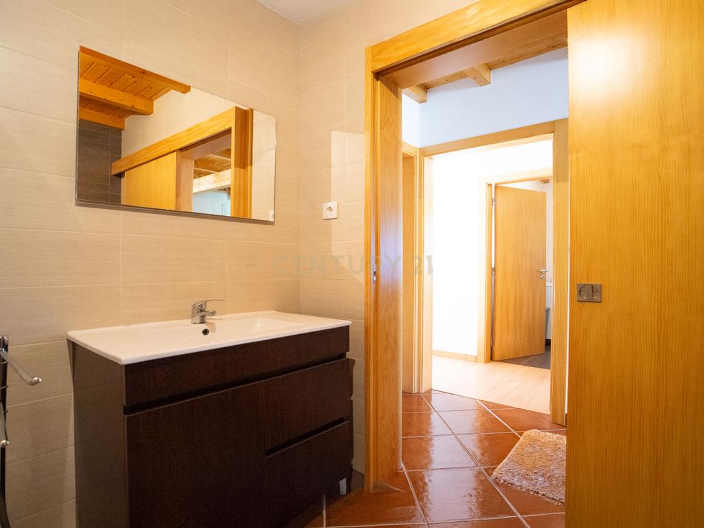 Moradia T3 , Moradia T2 e Moradia T3+2 com piscina, terreno, garagem r alojamento Local Gois - Image 27