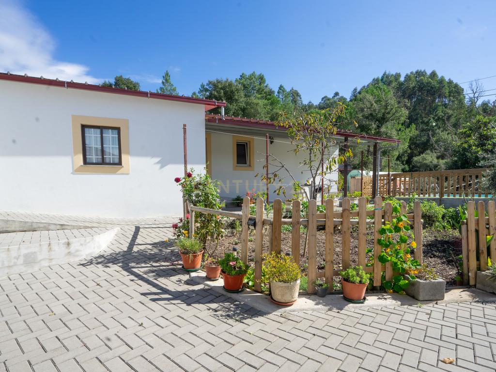 Moradia T3 , Moradia T2 e Moradia T3+2 com piscina, terreno, garagem r alojamento Local Gois - Image 46