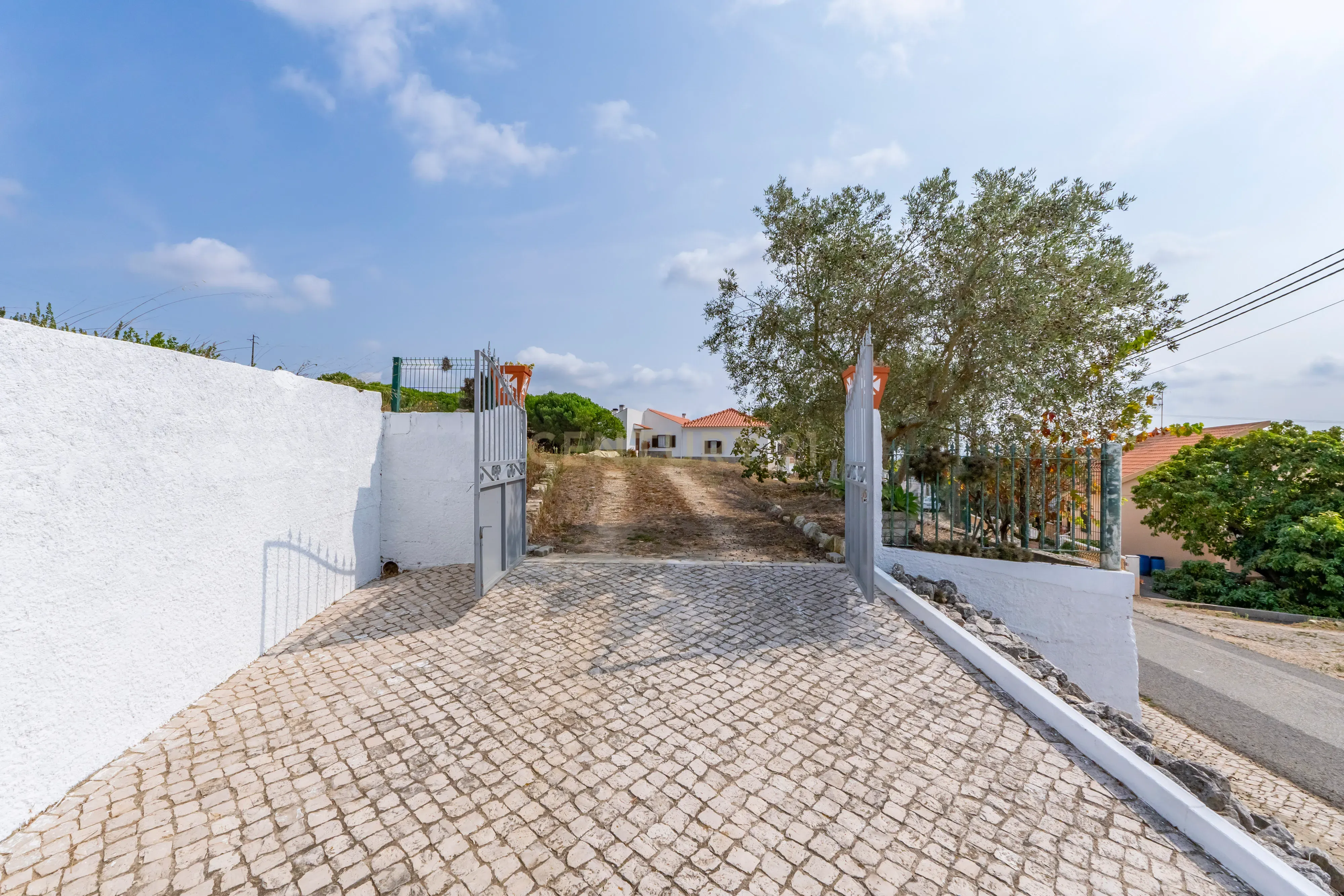 Moradia com Amplo Terreno em Alenquer - Oportunidade Única! - Image 5