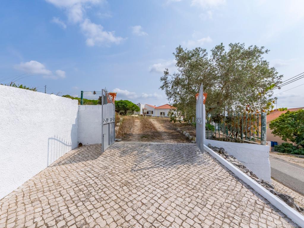 Moradia com Amplo Terreno em Alenquer - Oportunidade Única! - Image 5