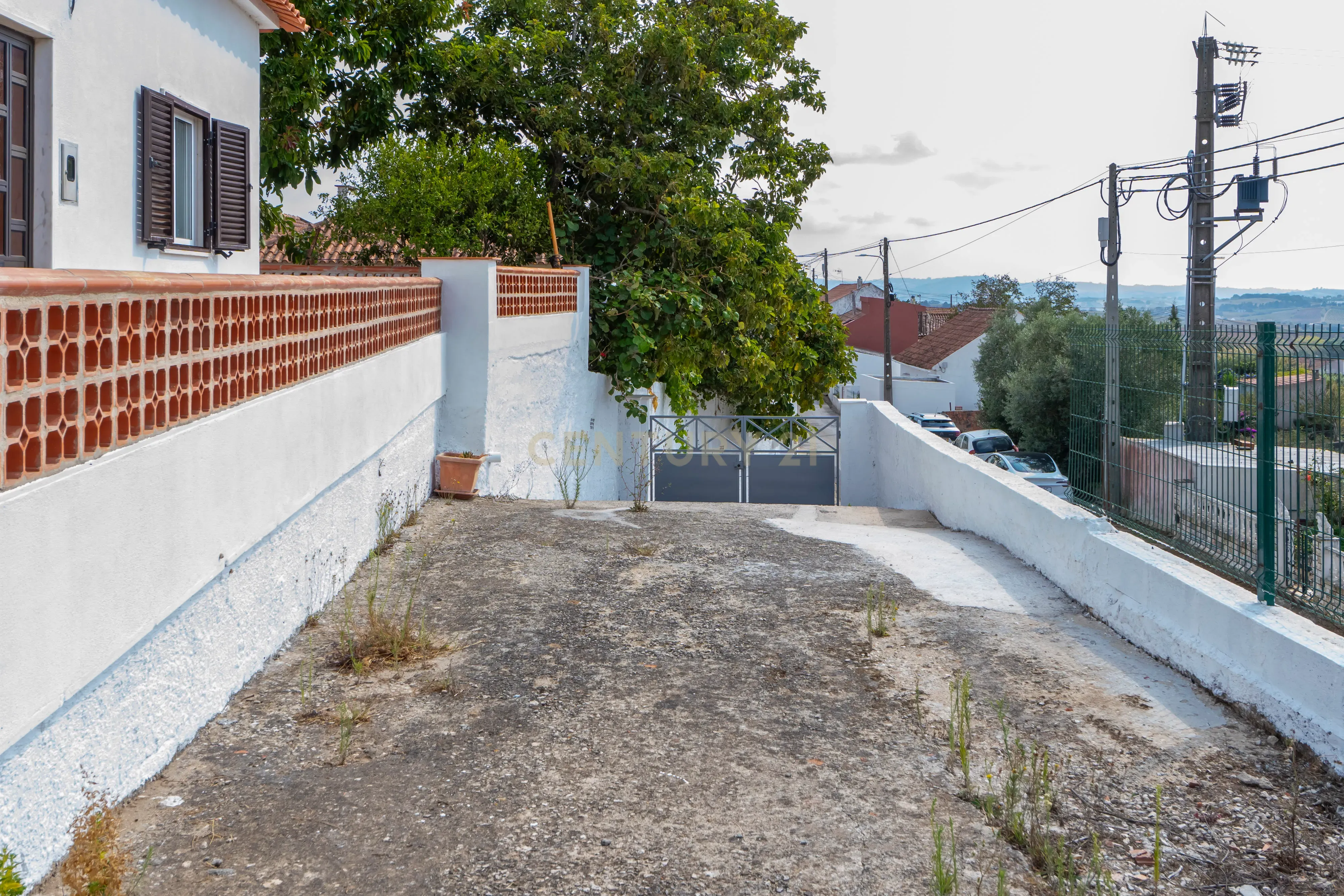 Moradia com Amplo Terreno em Alenquer - Oportunidade Única! - Image 4